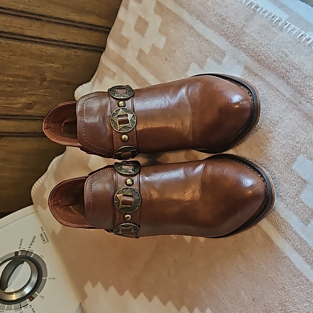 Arider Girl adorable booties sz 7.5 guc